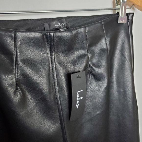 Lulu's Black Vegan Liquid Wet Look Faux Leather Sectioned Pleated Pants Sz M - Picture 2 of 5